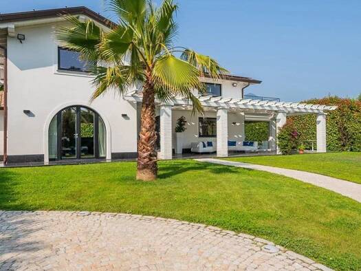 Haus zum Kauf 3.000.000 € 1.300 m² Pietrasanta 55045