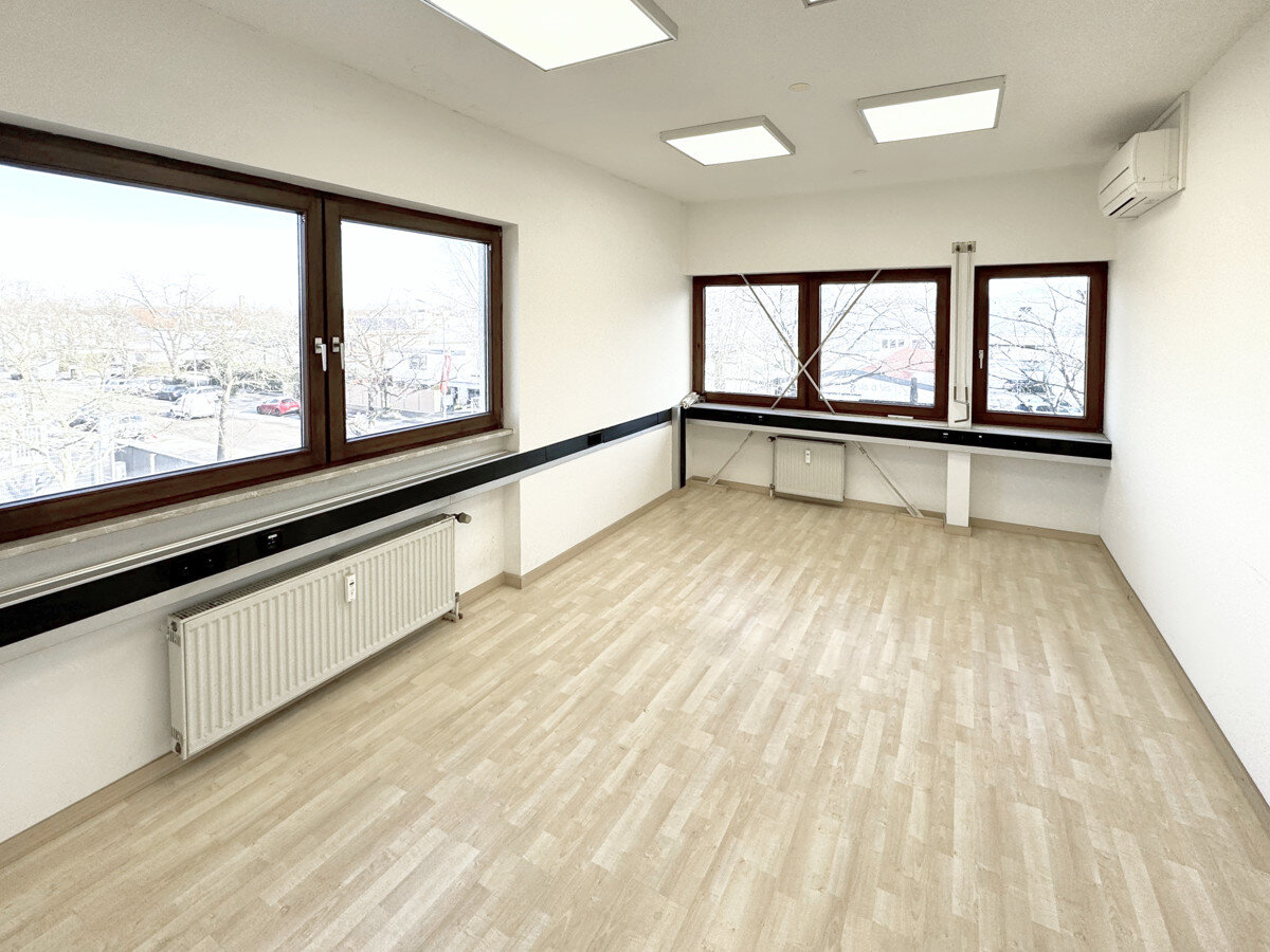 Bürofläche zur Miete 950 € 3 Zimmer 111,8 m²<br/>Bürofläche ab 26,9 m²<br/>Teilbarkeit Hochdorf Freiburg-Hochdorf 79108