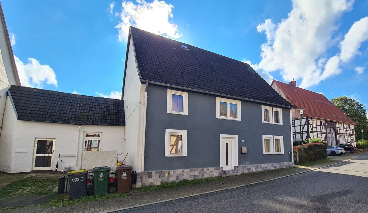 Einfamilienhaus zum Kauf 115.000 € 7 Zimmer 205 m²<br/>Wohnfläche 305 m²<br/>Grundstück Hümme Hofgeismar 34369