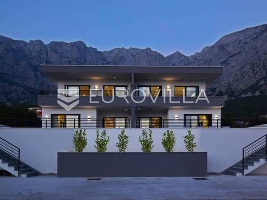 Haus zum Kauf 750.000 € 3 Zimmer 157 m² Makarska 21325