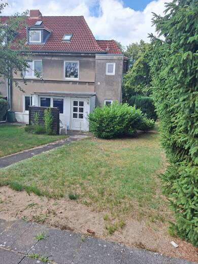 Doppelhaushälfte zum Kauf 185.000 € 8 Zimmer 142 m² 702 m² Grundstück Lübeck 23568