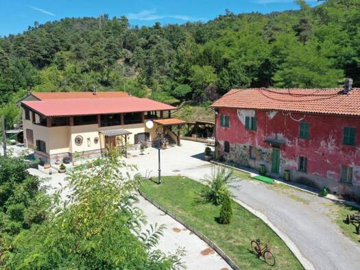 Villa zum Kauf 360.000 € 18 Zimmer 460 m² 78.000 m² Grundstück frei ab sofort Cairo Montenotte 17014
