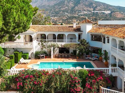 Einfamilienhaus zum Kauf 1.895.000 € 482 m² 2.010 m² Grundstück San Miguel de Serrezuela 29210