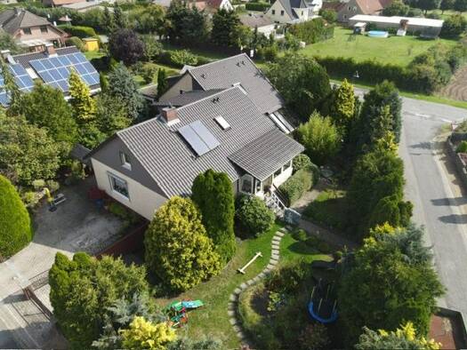 Mehrfamilienhaus zum Kauf 299.000 € 9 Zimmer 252 m² 1.045 m² Grundstück Glentorf Königslutter am Elm / Glentorf 38154