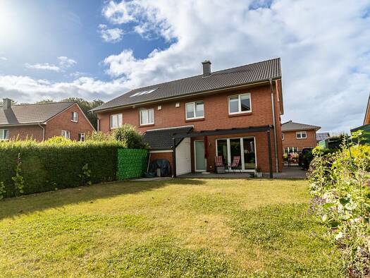 Doppelhaushälfte zum Kauf 529.000 € 5 Zimmer 151,1 m² 338 m² Grundstück Eckernförde 24340