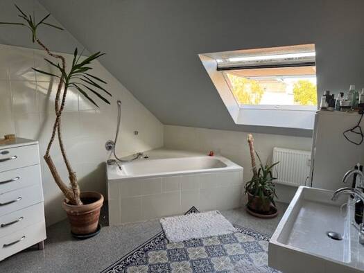 Wohnung zur Miete 650 € 2,5 Zimmer 110 m² 3. Geschoss frei ab 01.10.2025 Sedanstraße 22 Innenstadt Hof 95028