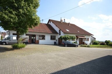 Mehrfamilienhaus zum Kauf als Kapitalanlage geeignet 7 Zimmer 227 m² 1.950 m² Grundstück Seekirch 88422