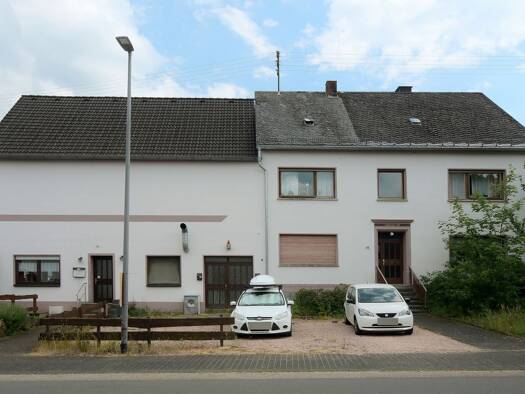 Haus zum Kauf 290.000 € 7 Zimmer 200 m² 3.009 m² Grundstück Trierer Straße 45/45a Brücken 55767