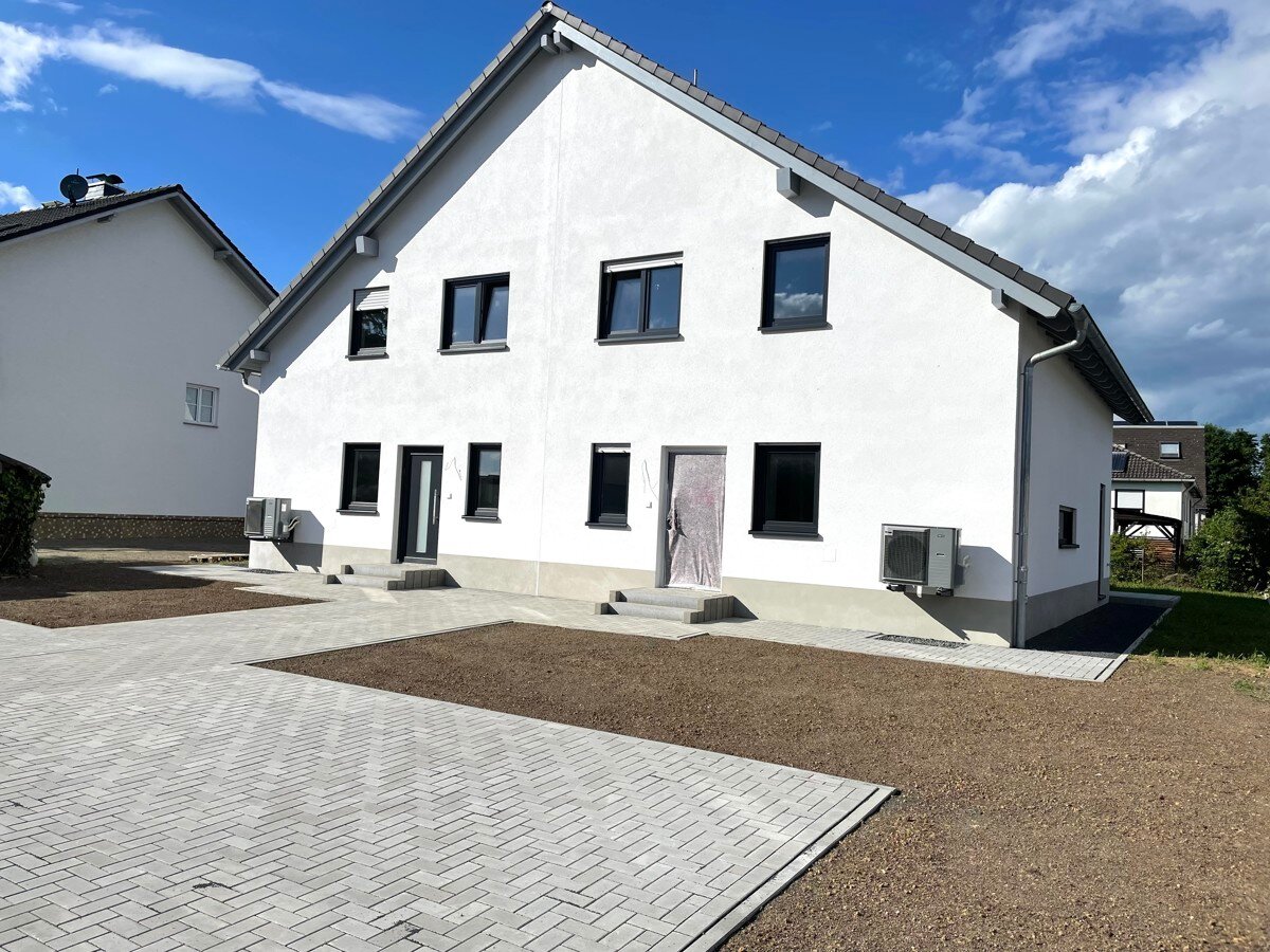 Doppelhaushälfte zur Miete 1.690 € 4 Zimmer 118,3 m²<br/>Wohnfläche 368 m²<br/>Grundstück Heldenbergen Nidderau 61130