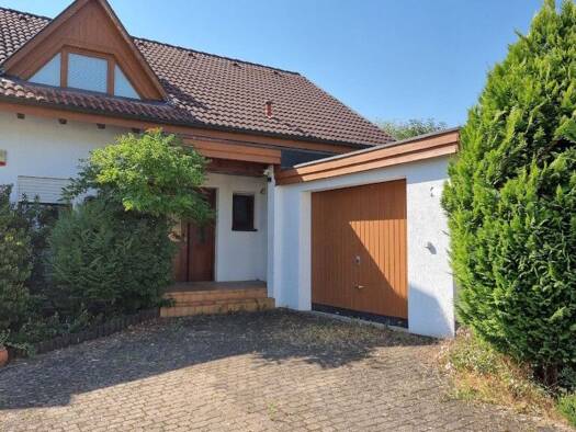 Doppelhaushälfte zum Kauf 350.000 € 6 Zimmer 190 m² 416 m² Grundstück Erzingen Klettgau 79771