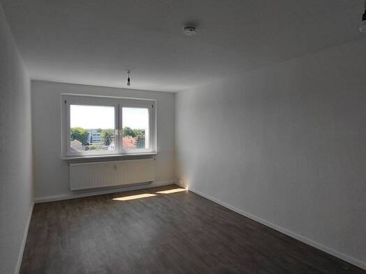 Wohnung zur Miete 456 € 3 Zimmer 79 m² 5. Geschoss frei ab sofort Magdeborner Straße 52 Borna 04552