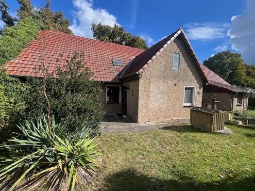 Einfamilienhaus zum Kauf 154.000 € 7 Zimmer 150 m² 1.447 m² Grundstück frei ab 01.12.2026 Roggow Lalendorf 18279