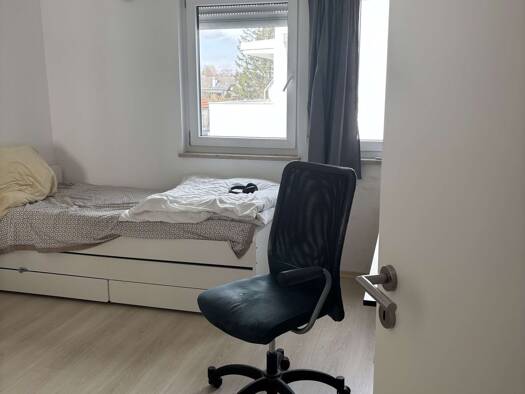 Wohnung zur Miete 700 € 3 Zimmer 96 m² Geschoss 1/3 frei ab sofort Friedrichshofenerstr . 65 B, Ingolstadt 85057