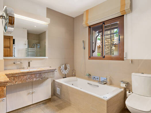 Einfamilienhaus zum Kauf 3.800.000 € 1.688 m² 58.283 m² Grundstück Ojen 0