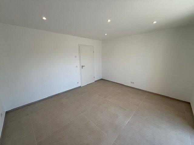Erstbezug nach Renovierung, 3-Zi-ETW mit Balkon, Garten (ca. 170 m²), FBHZ, 1.OG, 2 Stellplätze, 91058 Erlangen-Eltersdorf – Erlangen – Vorschaubild 2