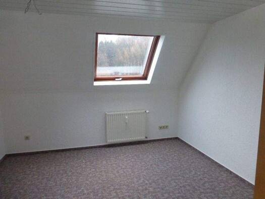 Wohnung zur Miete 210 € 2 Zimmer 39 m² 3. Geschoss frei ab sofort Heinrichsort Lichtenstein 09350
