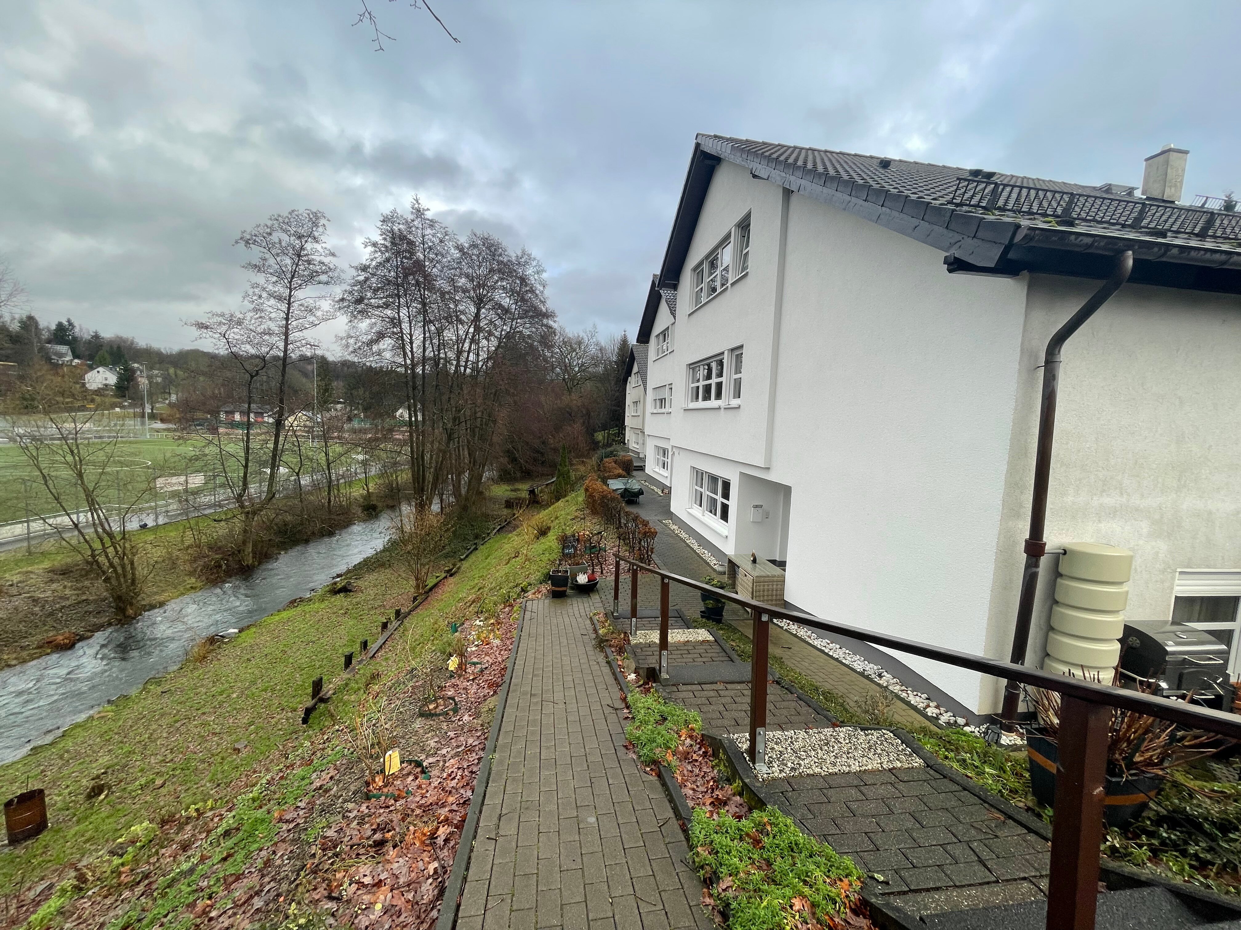 Mehrfamilienhaus zum Kauf als Kapitalanlage geeignet 525.000 € 14 Zimmer 350 m²<br/>Wohnfläche 973 m²<br/>Grundstück Brüchermühle Reichshof 51580