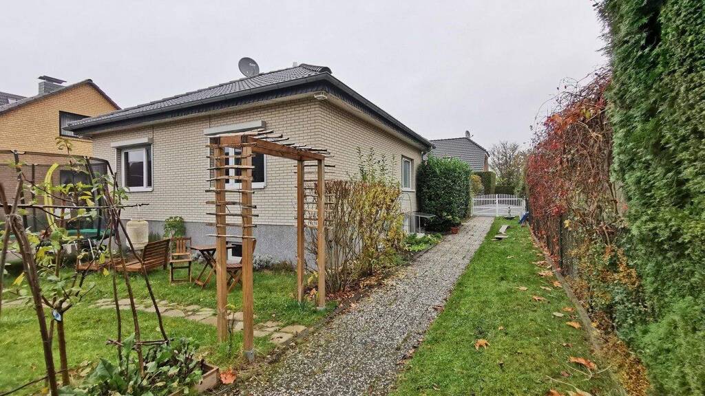 Bungalow zum Kauf provisionsfrei 549.000 € 4,5 Zimmer 91 m² 399 m² Grundstück Am Espenpfuhl 77, 12355 Berlin Rudow Berlin 12355
