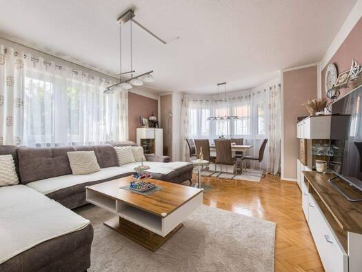 Haus zum Kauf 538.000 € 9 Zimmer 260 m² 757 m² Grundstück frei ab sofort Forchheim 91301