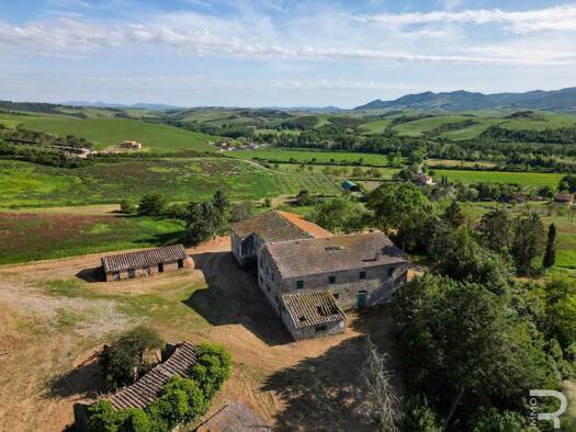 Bauernhaus zum Kauf 700.000 € 9 Zimmer 1.600 m² 1.500 m² Grundstück frei ab sofort Volterra 56048