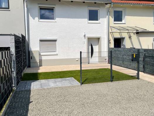 Reihenmittelhaus zur Miete 1.450 € 4 Zimmer 126 m² 179 m² Grundstück frei ab 01.07.2026 Hochstraße 1 Untermeitingen 86836