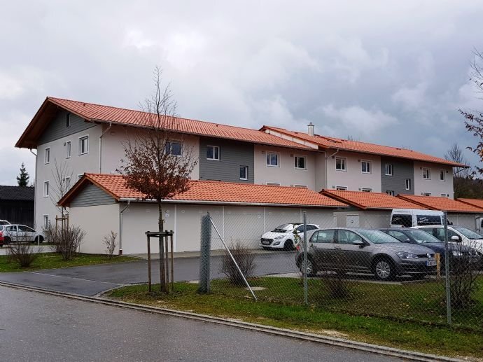 Wohnung zur Miete 845 € 3 Zimmer 79,6 m²<br/>Wohnfläche 1.<br/>Geschoss 01.12.2024<br/>Verfügbarkeit Gärtner Weg 1-3 Waging am See Waging a. See 83329