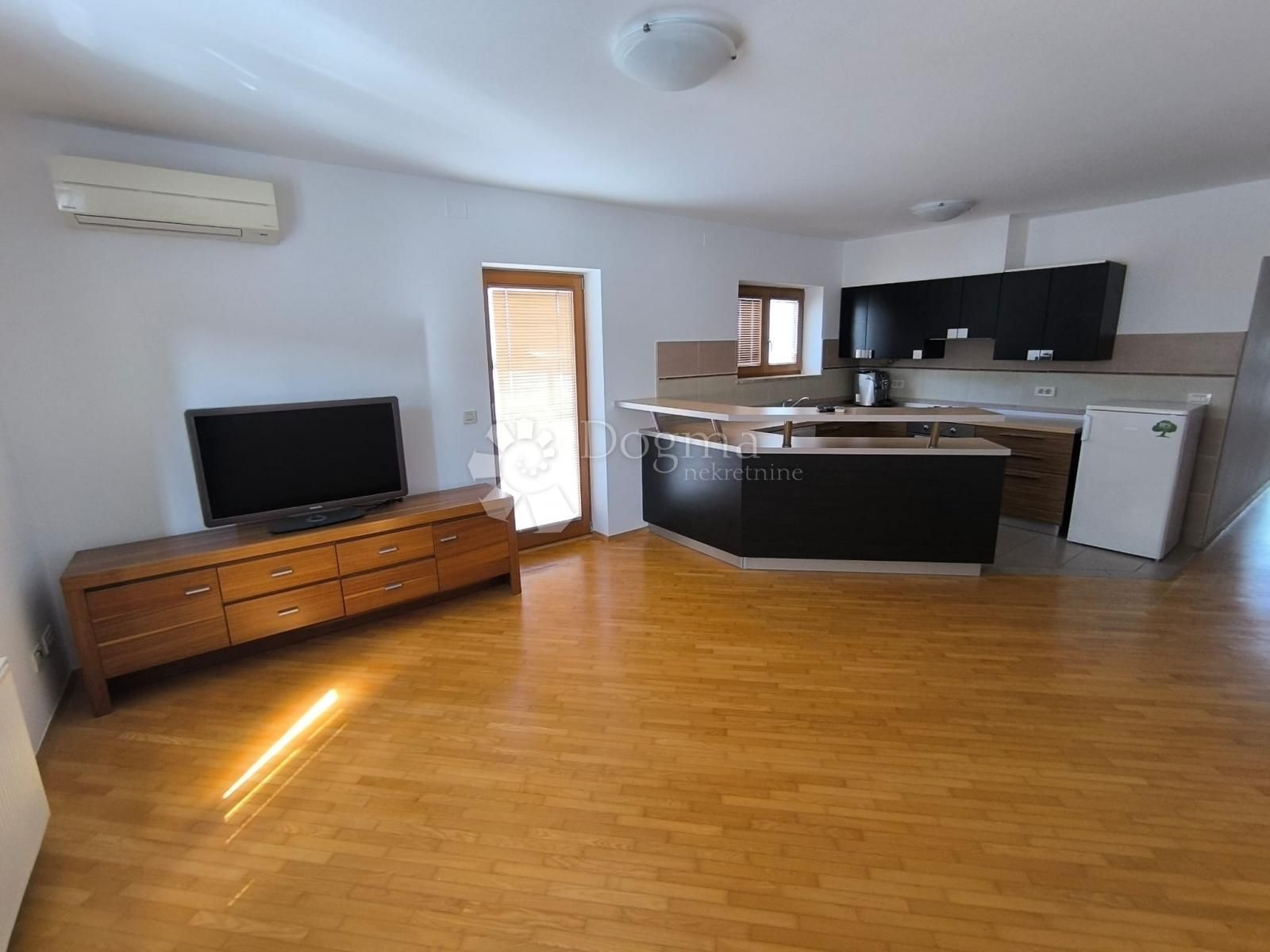 Wohnung zum Kauf 236.500 € 4 Zimmer 110 m²<br/>Wohnfläche Lug Samoborski 10430