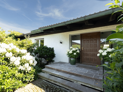 Einfamilienhaus zum Kauf 1.100.000 € 6 Zimmer 208 m² 701 m² Grundstück Höhensteig Stephanskirchen 83071