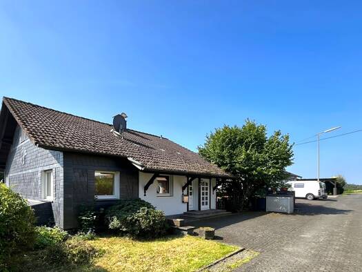 Einfamilienhaus zum Kauf 310.000 € 5 Zimmer 135 m² 680 m² Grundstück frei ab sofort Buchholz 9 Huppichteroth Nümbrecht 51588