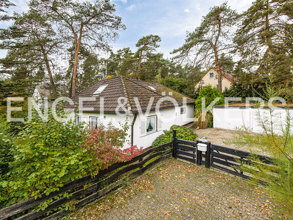 Bungalow zum Kauf 725.000 € 7 Zimmer 123 m²<br/>Wohnfläche 750 m²<br/>Grundstück ab sofort<br/>Verfügbarkeit Dechsendorf - Ost Erlangen 91056