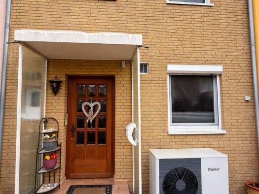 Reihenmittelhaus zum Kauf 379.000 € 4 Zimmer 83 m² 163 m² Grundstück frei ab 01.10.2026 Altheikendorf Heikendorf 24226