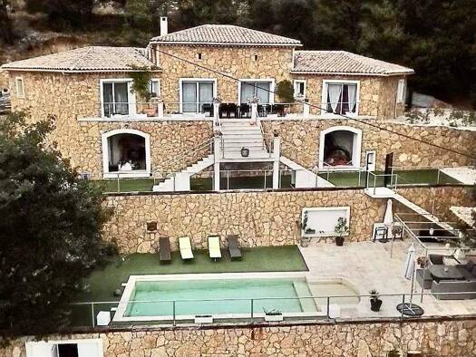 Einfamilienhaus zum Kauf 6 Zimmer 200 m² 3.111 m² Grundstück LE CANNET DES MAURES 83340