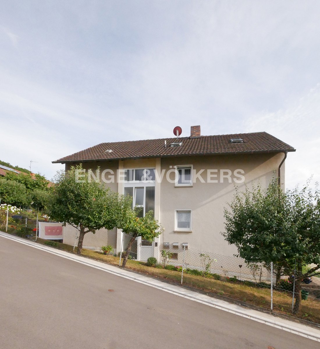 Mehrfamilienhaus zum Kauf 379.000 € 12,5 Zimmer 250 m²<br/>Wohnfläche 700 m²<br/>Grundstück Dittelbrunn Dittelbrunn 97456