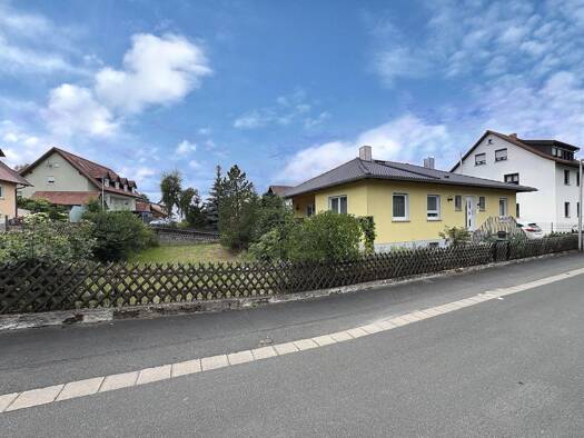 Bungalow zum Kauf 395.000 € 4 Zimmer 111 m² 569 m² Grundstück Sassanfahrt Hirschaid 96114