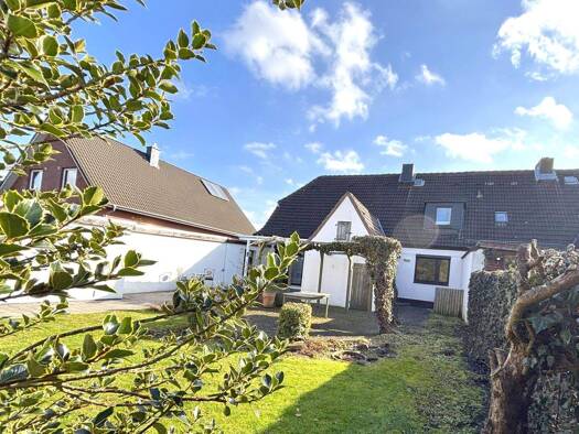 Doppelhaushälfte zum Kauf 420.000 € 5 Zimmer 132 m² 890 m² Grundstück frei ab 01.07.2026 Neustadt Neustadt in Holstein 23730