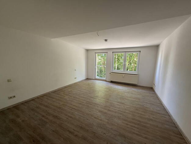 Wohnung zur Miete 425 € 2 Zimmer 71,2 m² Hallesche Straße 73a Naumburg Naumburg (Saale) 06618