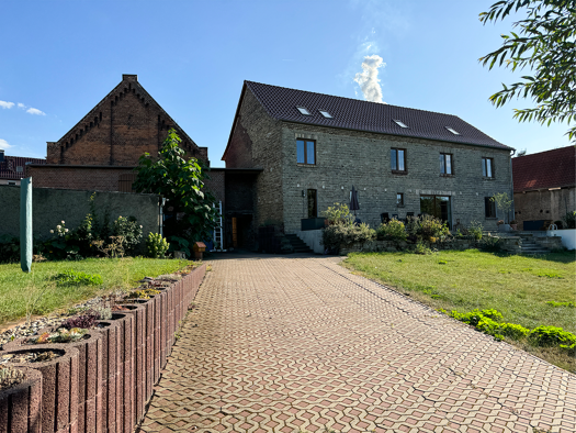 Bauernhaus zum Kauf provisionsfrei 649.000 € 8 Zimmer 270 m² 4.500 m² Grundstück frei ab sofort Korbetha Schkopau 06258