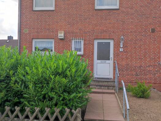 Reihenendhaus zum Kauf 179.000 € 6 Zimmer 77,6 m² 468 m² Grundstück frei ab sofort Gleiwitzer Str. 1 Heide 25746