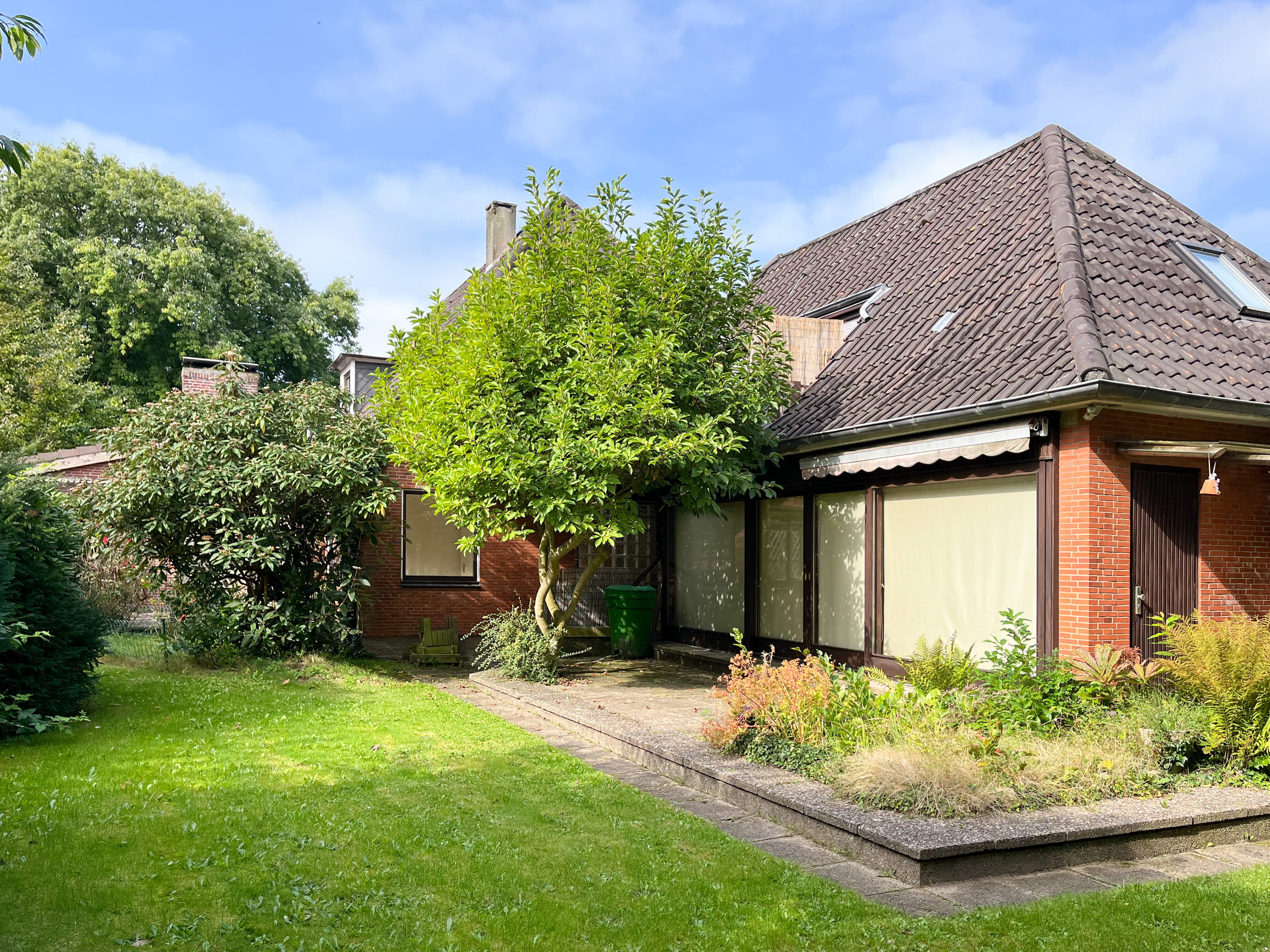 Mehrfamilienhaus zum Kauf 455.000 € 10 Zimmer 206 m²<br/>Wohnfläche 861 m²<br/>Grundstück Zentrum Husum 25813