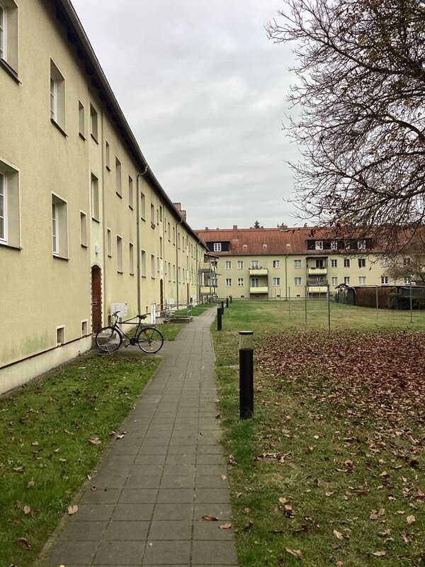 Wohnung zur Miete 386 € 2 Zimmer 38,6 m²<br/>Wohnfläche 1.<br/>Geschoss 21.11.2024<br/>Verfügbarkeit An der Wildbahn 6 Hennigsdorf 16761