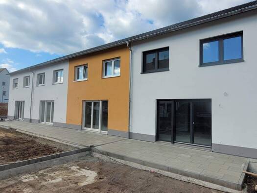 Reihenmittelhaus zur Miete - Erstbezug 1.550 € 4 Zimmer 132 m² 258 m² Grundstück Burggrafenhof Langenzenn 90579