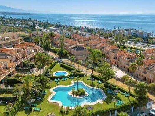 Chalet zum Kauf 590.000 € 3 Zimmer 140 m² Calle Parque Central Estepona 29680