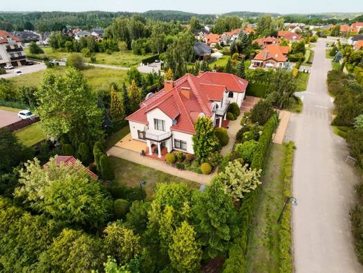 Herrenhaus zum Kauf 1.950.000 € 277,4 m² 1.679 m² Grundstück Straszyn gmina Pruszcz Gdański 83-010