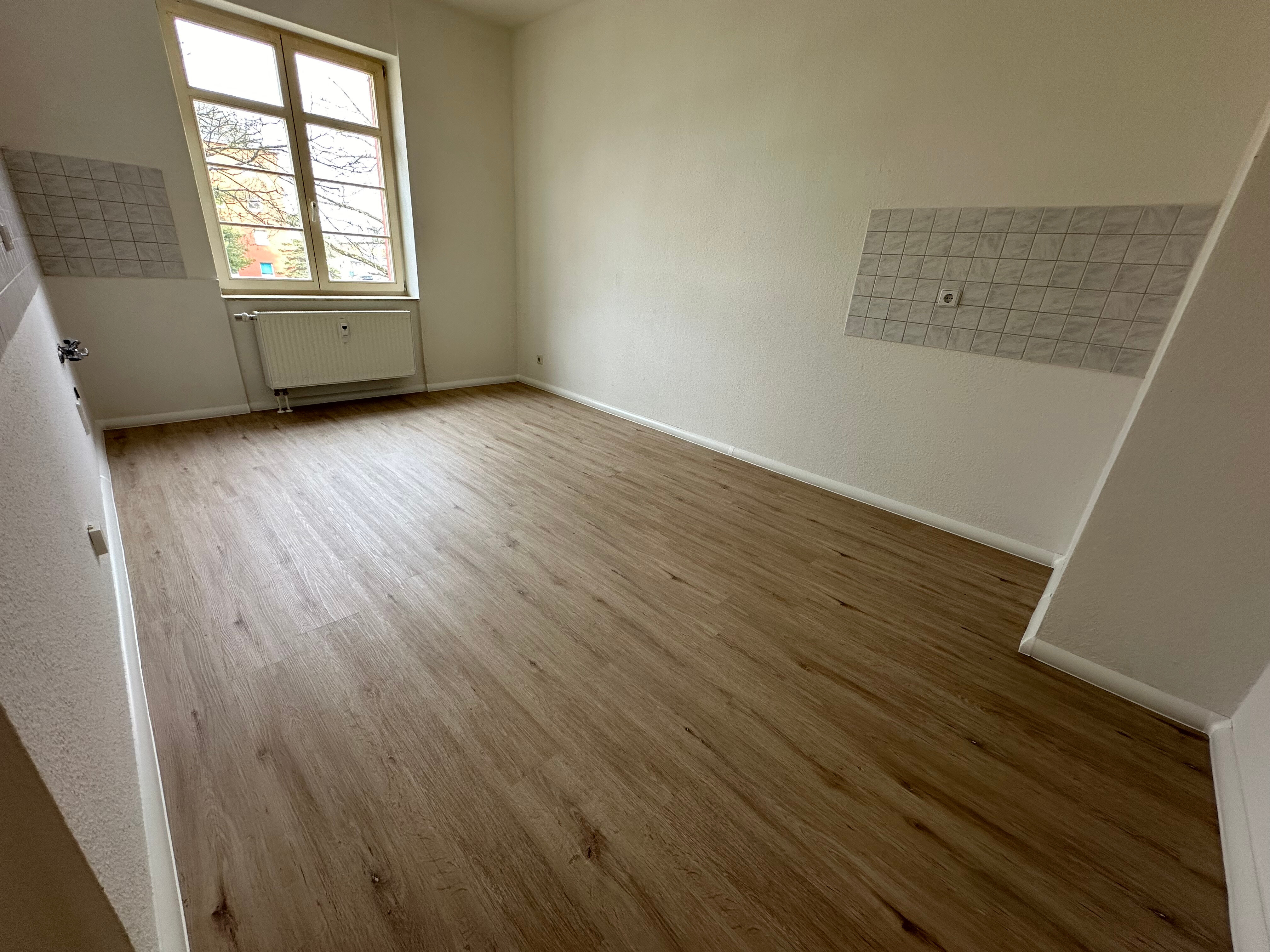 Apartment zur Miete 300 € 2 Zimmer 58,3 m²<br/>Wohnfläche 1.<br/>Geschoss Carl-von-Ossietzky-Str. 42a Lutherviertel 221 Chemnitz 09126