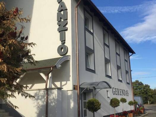 Hotel zum Kauf 2.200 m² Grundstück Szombathely 9700