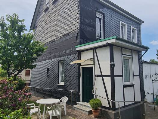 Haus zum Kauf 444.000 € 9 Zimmer 200 m² 690 m² Grundstück frei ab 01.01.2026 Solingen 42655