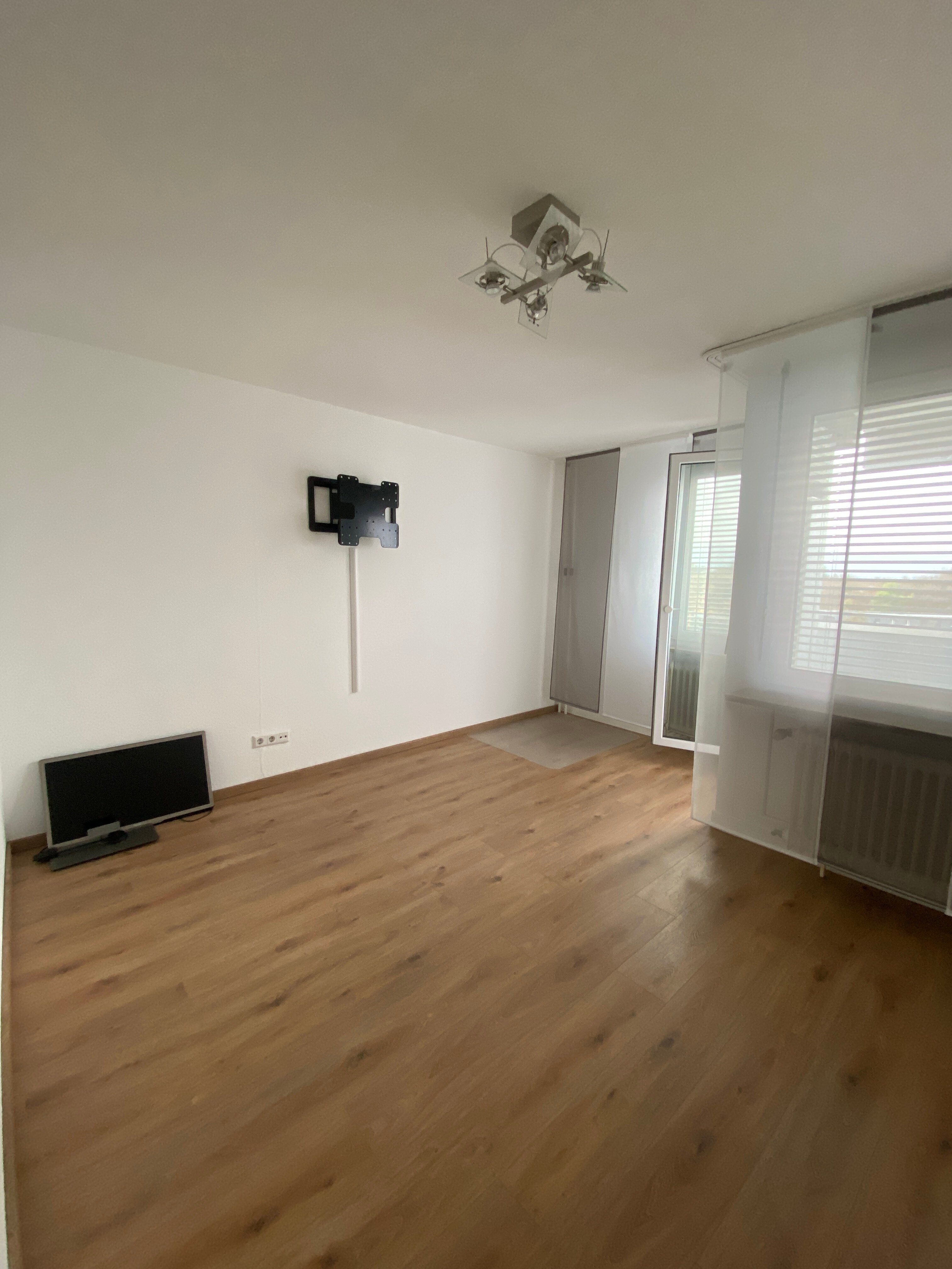 Wohnung zur Miete 750 € 1,5 Zimmer 30 m²<br/>Wohnfläche 5.<br/>Geschoss ab sofort<br/>Verfügbarkeit Koenigsbau Konstanz 78464