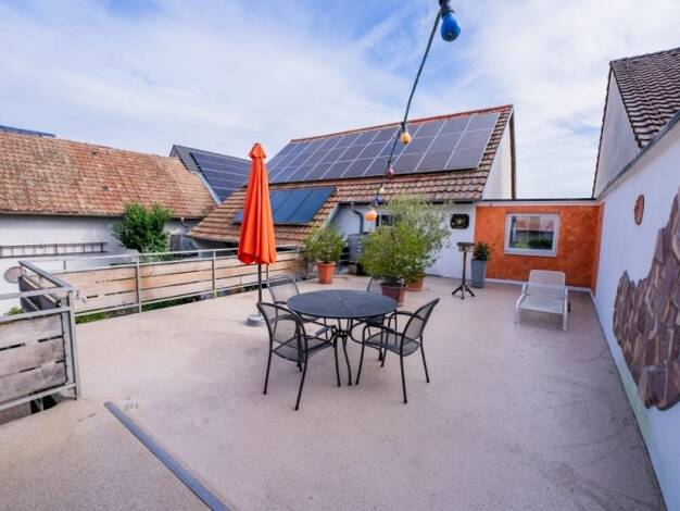 Mehrfamilienhaus zum Kauf 598.000 € 8,5 Zimmer 253,5 m² 540 m² Grundstück Neuenburg 79395