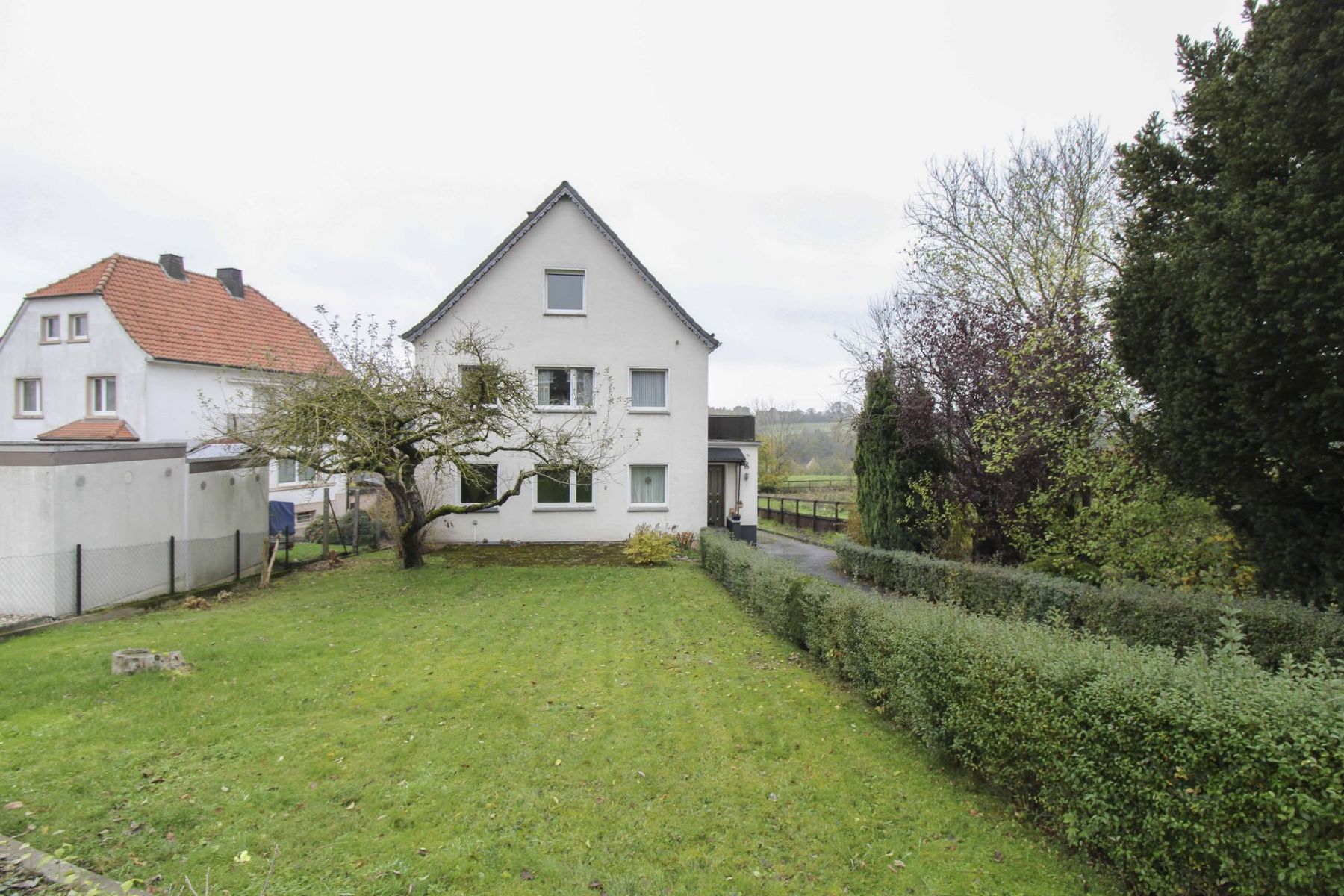 Mehrfamilienhaus zum Kauf als Kapitalanlage geeignet 245.000 € 6 Zimmer 123,6 m²<br/>Wohnfläche 1.108,3 m²<br/>Grundstück Suttrop Warstein 59581