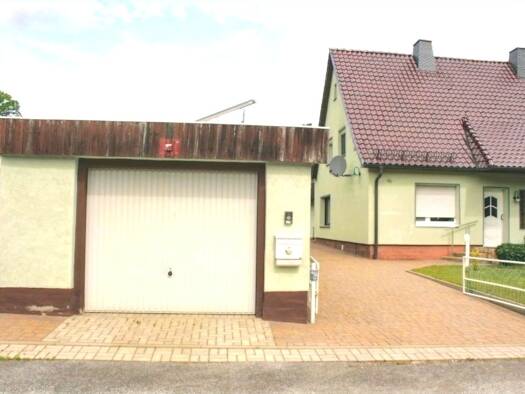 Doppelhaushälfte zum Kauf provisionsfrei 150.000 € 5 Zimmer 123 m² 808 m² Grundstück frei ab sofort Zeißholz Bernsdorf 02994
